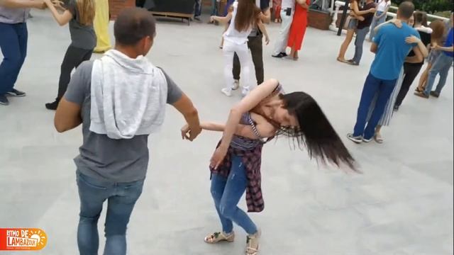 Lambada Improvisation by Victor & Alla in Sokolniki Park, Moscow, 12 June 2019 смотреть онлайн