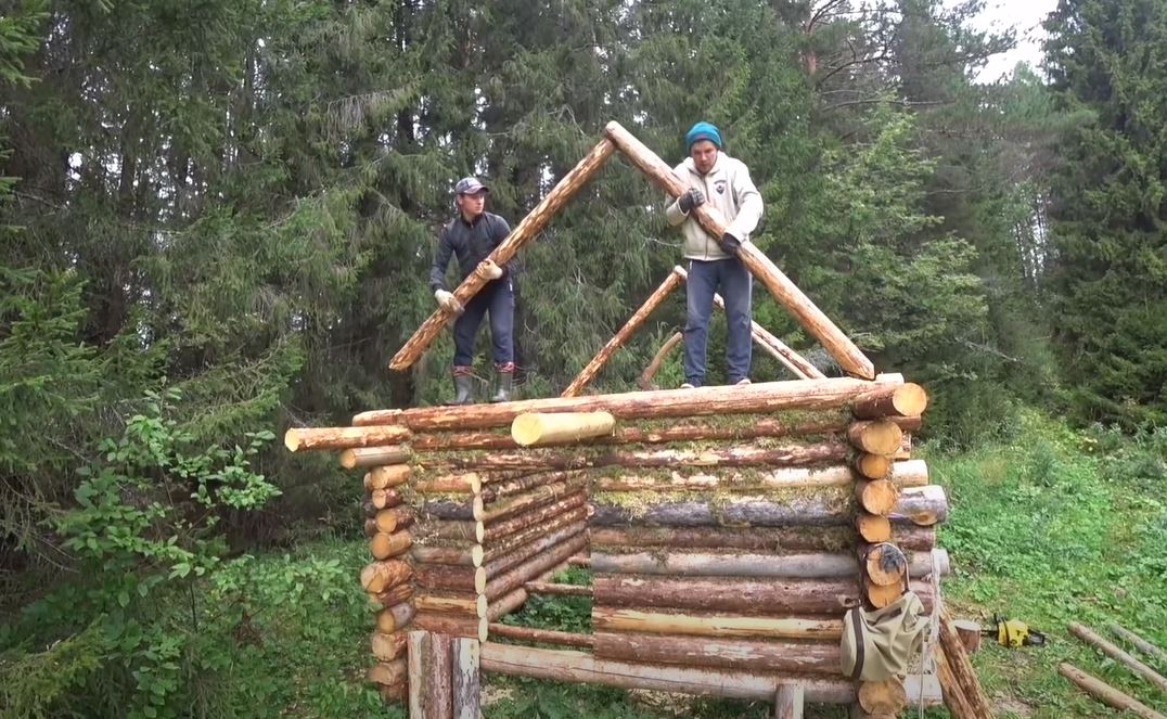 ИЗБА В ЛЕСУ | Изготовление доски | Перекрытие крыши