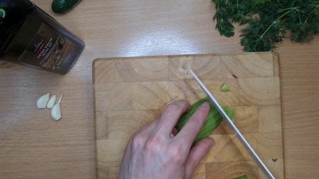 Полезный витаминный салат с авокадо и огурцом. смотреть онлайн