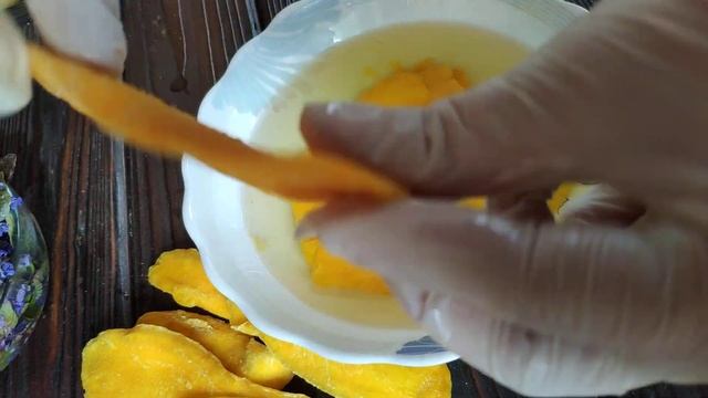 Сочное сушеное манго.