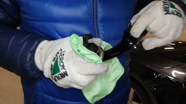 Зачем вешают навесной замок на ручку автомобиля?! И как самому его снять. смотреть онлайн