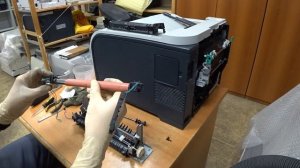#108 Принтер HP CLJ CP2020 \ CP2025 - ЗАМЕНА ТЕРМОПЛЕНКИ | Как снять печку | МАЖЕТ | Грязная печать