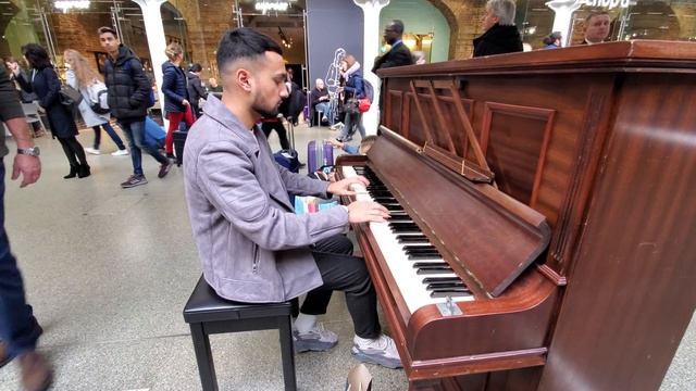 Howls Moving Castle Public Piano смотреть онлайн