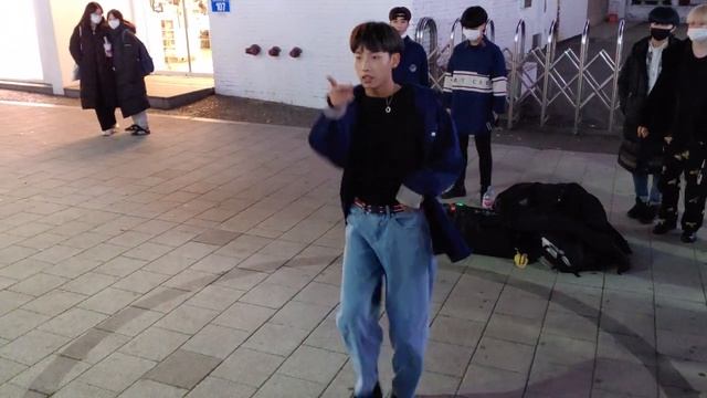 CHASE, MYEONGJIN. HONGDAE STREET BEAUTIFUL ENERGETIC BUSKING. 20201109. смотреть онлайн
