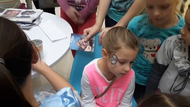 Цветочек на лице Как нарисовать быстро Аквагримм смотреть онлайн