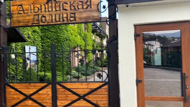 ВЛОГ ! ОТРЫВАЕМСЯ и поем в КАРАОКЕ ! Отель КАМЕЛОТ ! смотреть онлайн