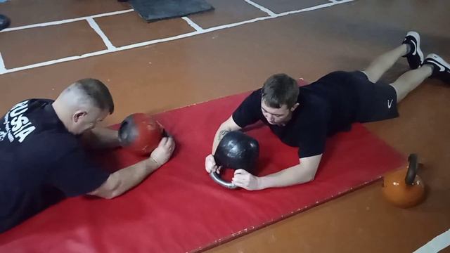 Упражнение на кисти рук гирей 32 и 16 кг. #гиря #сила #кисть #силаволи #упражнения #2022 #зож2022 смотреть онлайн