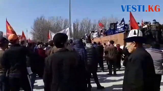 Активисты намерены отправить в Белый дом 9 аксакалов во главе с Каныбеком Осмоналиевым смотреть онлайн