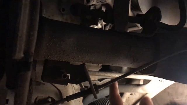 Замена правого амортизатора Ford focus 3. Подкидываю б/у деталь, установка передних проставок. смотреть онлайн