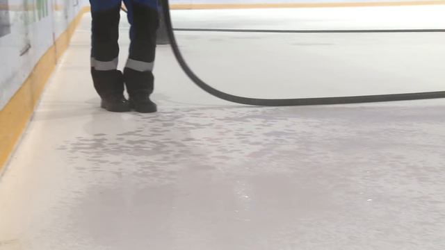 Начало подготовки льда к сезону смотреть онлайн