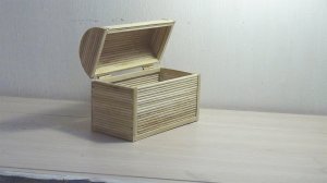 Сундук-шкатулка из деревянных палочек
