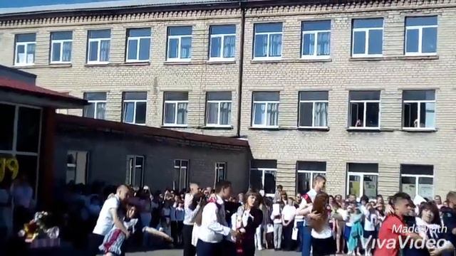 Последний звонок в нашей школе. смотреть онлайн