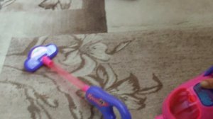 распаковываем игрушечный пылесос unpack toy cleaner