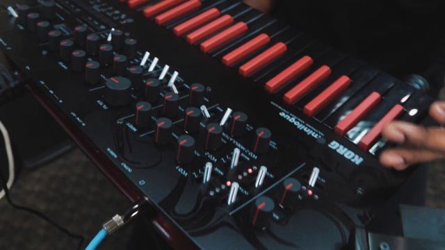 Korg Minilogue Bass Limited Edition Jam with Aman Keys смотреть онлайн