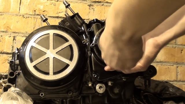 Сборка мотоциклетного двигателя Yamaha Vmax 1200 часть 3 смотреть онлайн