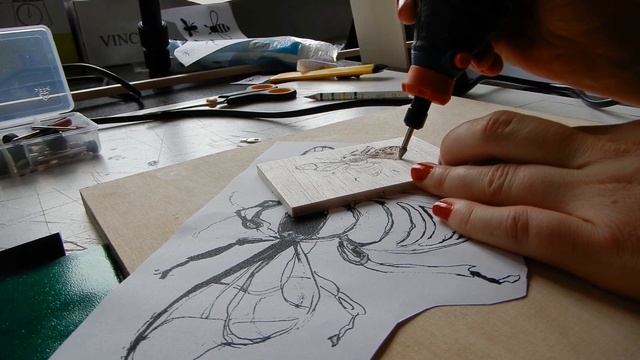 Drzeworyt za pomocą miniszlifierki | #WoodenHelpChallenge смотреть онлайн