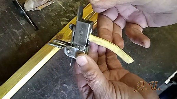 Для ружья рогатки. Спусковой механизм с опрокидывающимися рожками