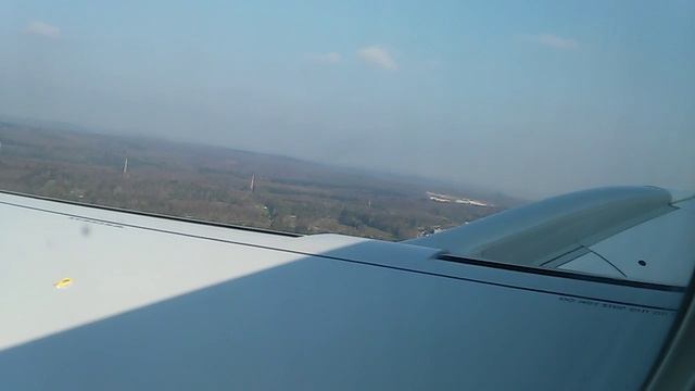 Take Off KLM Embraer ERJ-190 from Findel Airport, Luxembourg смотреть онлайн