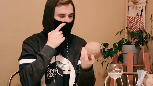 КАК ОТКРЫТЬ КОКОС В ДОМАШНИХ УСЛОВИЯХ ЛЕГКО и БЫСТРО / ЛАЙФХАК / РАСКОЛОТЬ КОКОС НОЖОМ смотреть онлайн