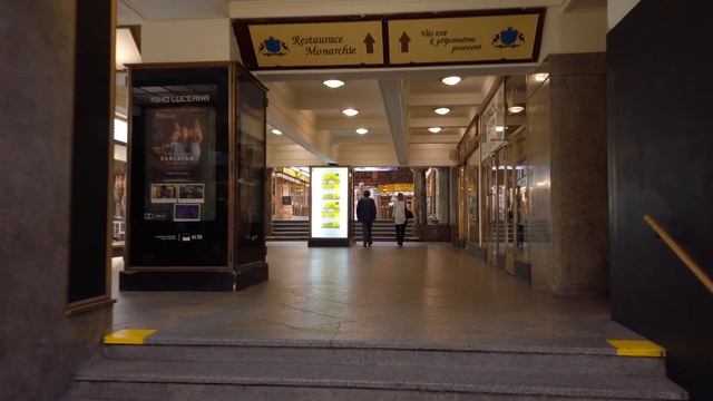 Прогуляемся по удивительным улицам Праги, через секретный сад к голове Кафки! Coffee Talks #009 смотреть онлайн