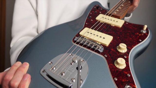 Squier J Mascis Jazzmaster vs Fender Vintera 60s Jazzmaster смотреть онлайн