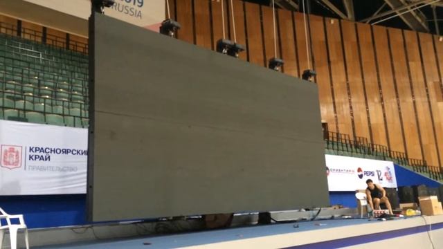 Подвесной светодиодный экран для аренды, любые размеры смотреть онлайн