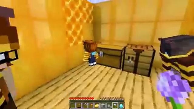 Having a BEE FAMILY in Minecraft! смотреть онлайн