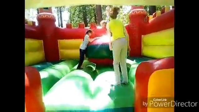 ДАША И МАША В ПРИРОДНОМ ПАРКЕ 1 ЧАСТЬ ( БАТУТЫ). смотреть онлайн