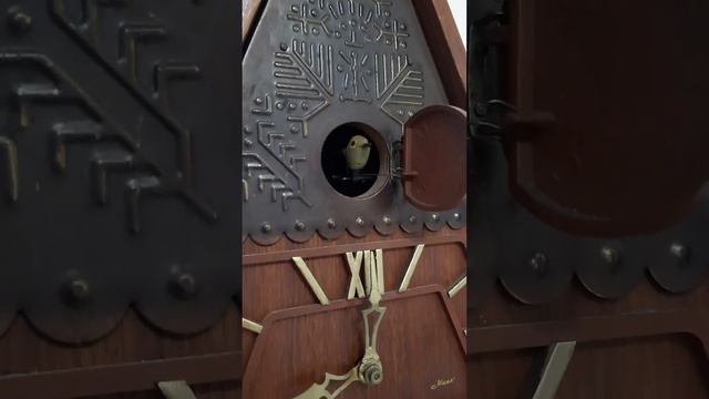 часы Маяк с кукушкой и боем смотреть онлайн