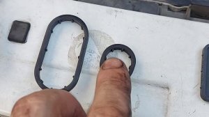 Течь масла из-под теплообменника Мерседес W 210 двигатель  М 112, как устранить, где купить ремкомп