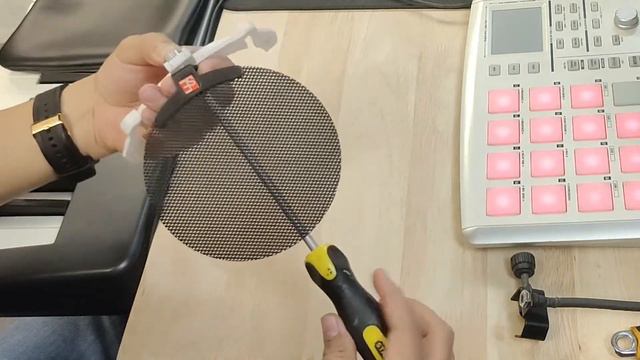 Custom Microphone Pop Filter Mount (for sE Electronics GEMINI II) смотреть онлайн
