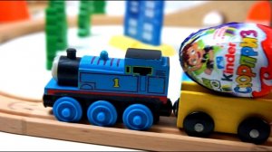 Деревянная железная дорога, паровозы и поезда. Видео с игрушками. Все серии подряд (Сборник)