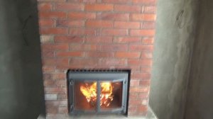 Чем отличается камин с чугунной топкой от камина , построенного из кирпича?