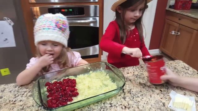 Groovy Girls Make Dump Cake With Just 4 Ingredients смотреть онлайн