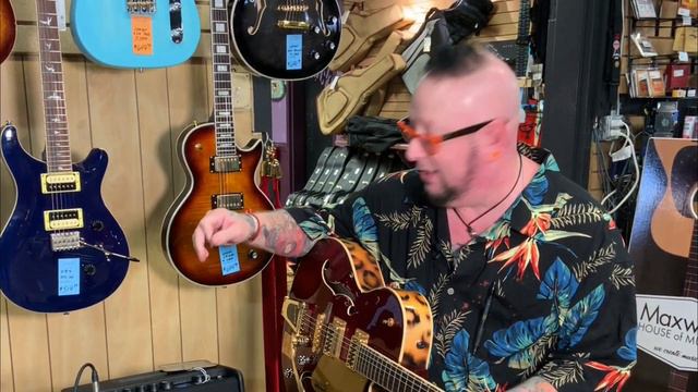 Mike Shows Off The New Fender LT25 Guitar Amp. смотреть онлайн