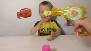 Распаковка игрушки для мыльных пузырей.Пистолет для мыльных пузырей.