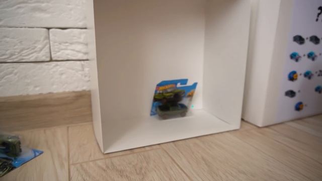 Mark with cars learn how to open toy boxes by solving Logic Games and Activities смотреть онлайн