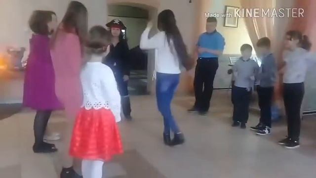 День рождение крестницы пеку тортище 4200кг??? смотреть онлайн