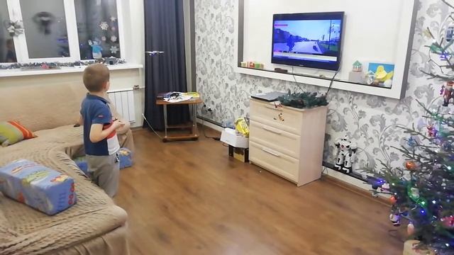 Малыши и радиоуправляемые игрушки смотреть онлайн