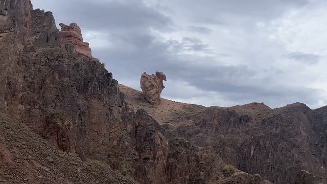 Одна по Казахстану на машине! Алматы, Чарынский каньон, озеро Кольсай. смотреть онлайн