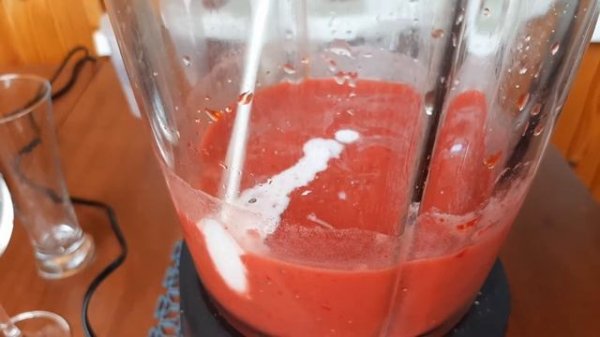 Смузи! Готовим смузи из клубники. Полезный десерт