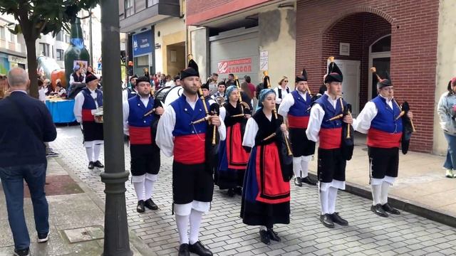 # 381 Жизнь В Испании (праздник в Pola de Siero, вечерний Mieres, салат на балконе) смотреть онлайн