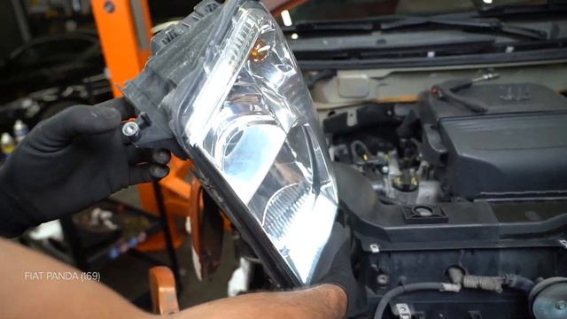 Hvordan bytte frontlykter der på FIAT PANDA (169) [AUTODOC-VIDEOLEKSJONER] смотреть онлайн