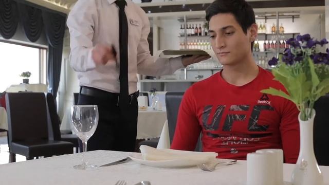 Обучающий видеоролик «Деятельность официанта ресторана при гостинице» смотреть онлайн