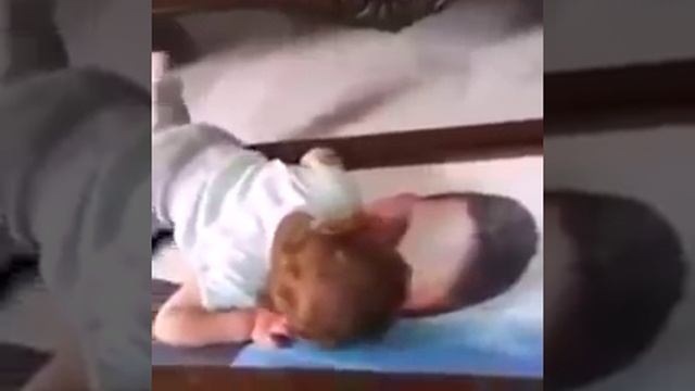 Ребенок плачет над фотографией умершего отца смотреть онлайн