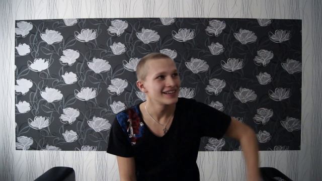 Парень пытается поздравить свою девушку. смотреть онлайн