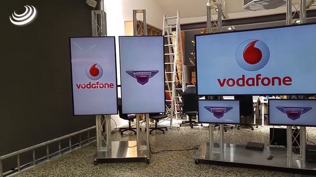 Plató de TV por internet con monitores gran formato en videowall смотреть онлайн