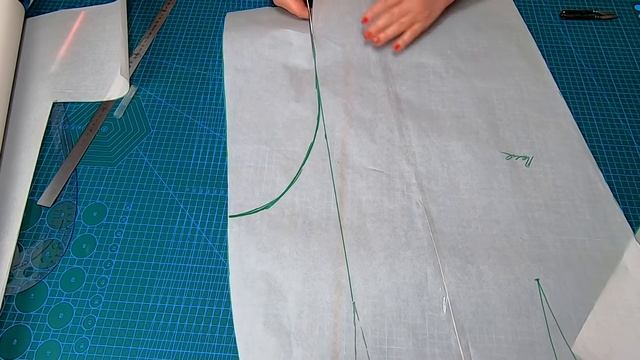 Нарядное вечернее платье с открытыми плечами и разрезом. Моделирование и раскрой смотреть онлайн