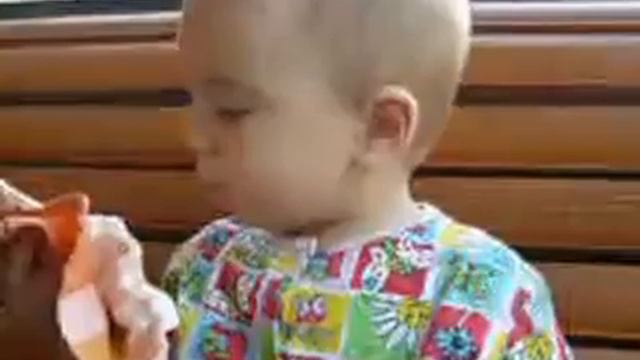 Прикольное видео 'Наш малыш' Ох уж этом насморк!!!) смотреть онлайн