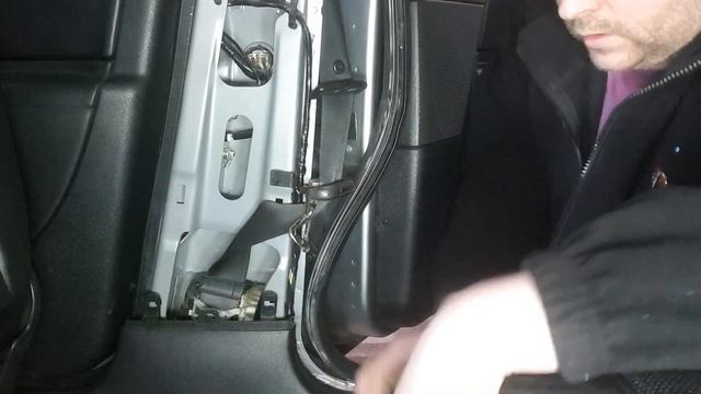 Ford Mondeo Mk3 driver front seat belt remove смотреть онлайн